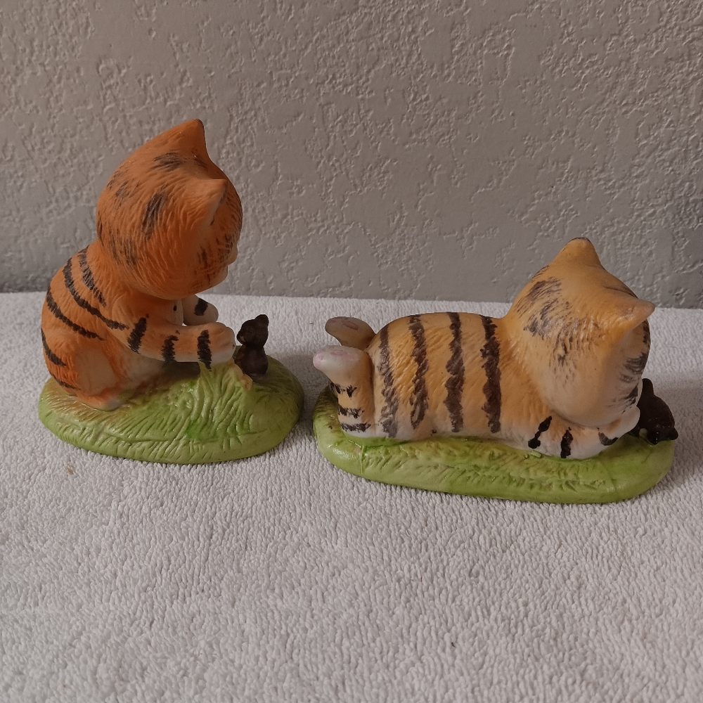 Adorable Ceramic Cat Figurines - Picture 5 of 6